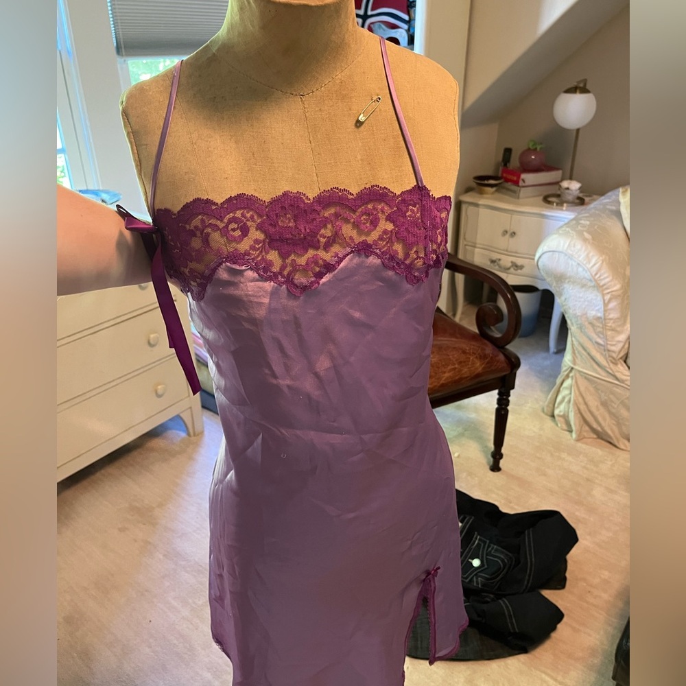 Vintage victorious secret slip with lace + bow detailing size medium